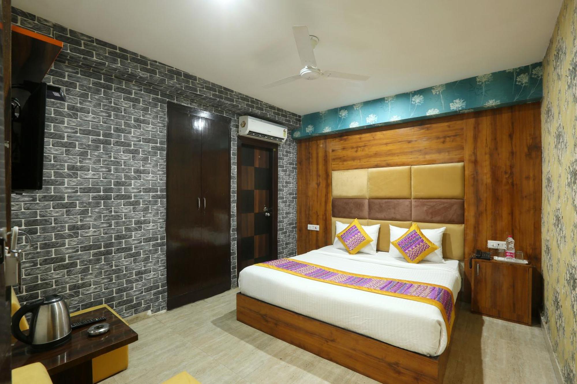 Hotel Ark Wood At Airport New Delhi Eksteriør bilde