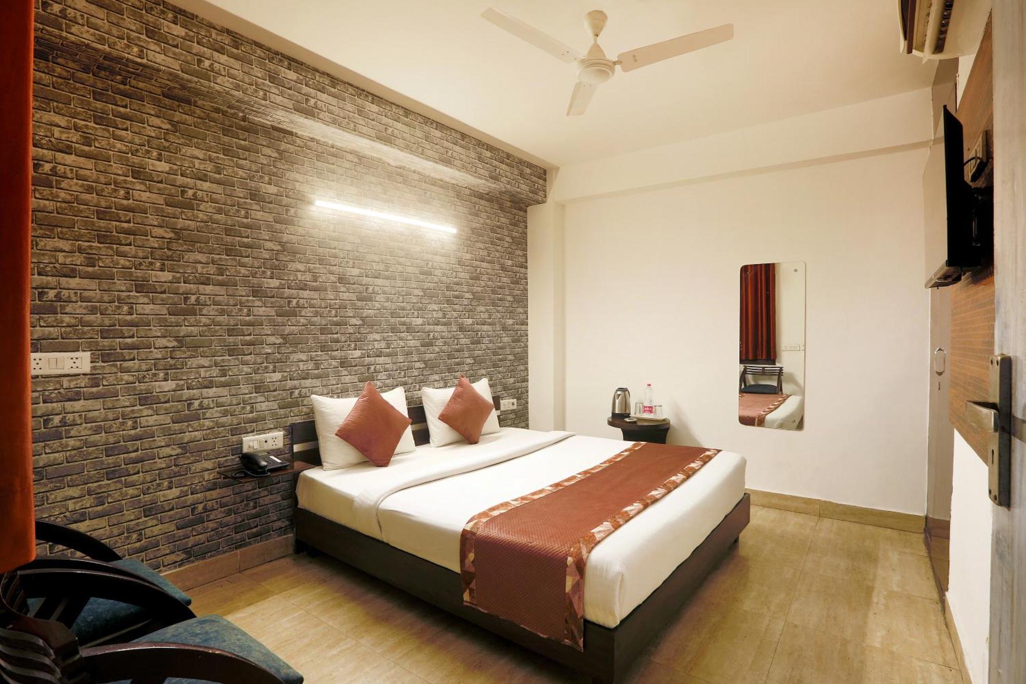 Hotel Ark Wood At Airport New Delhi Eksteriør bilde