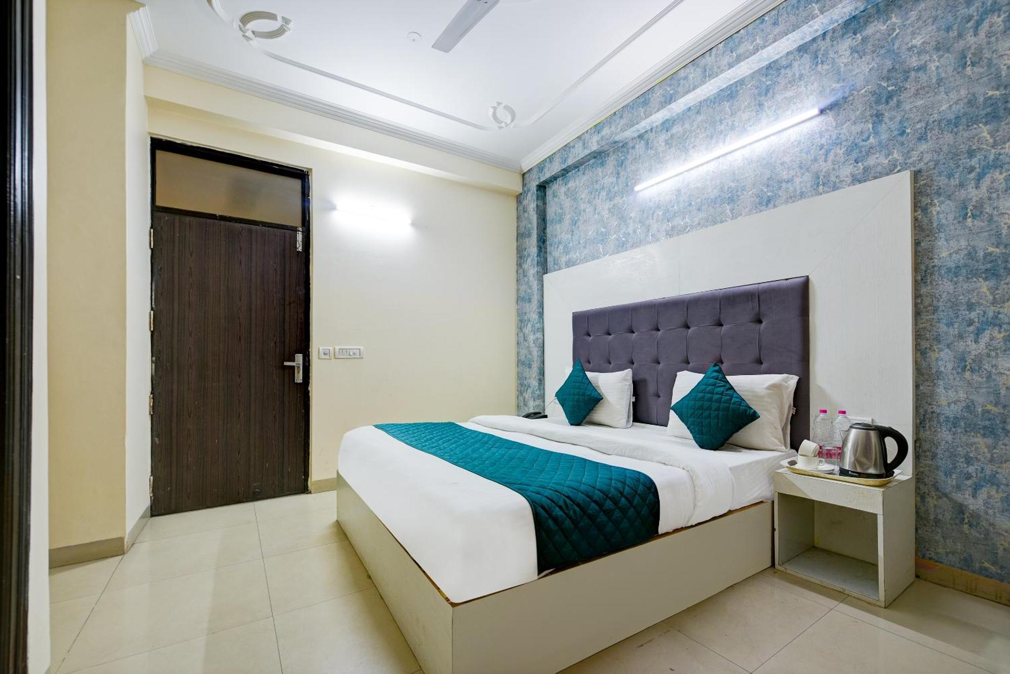Hotel Ark Wood At Airport New Delhi Eksteriør bilde